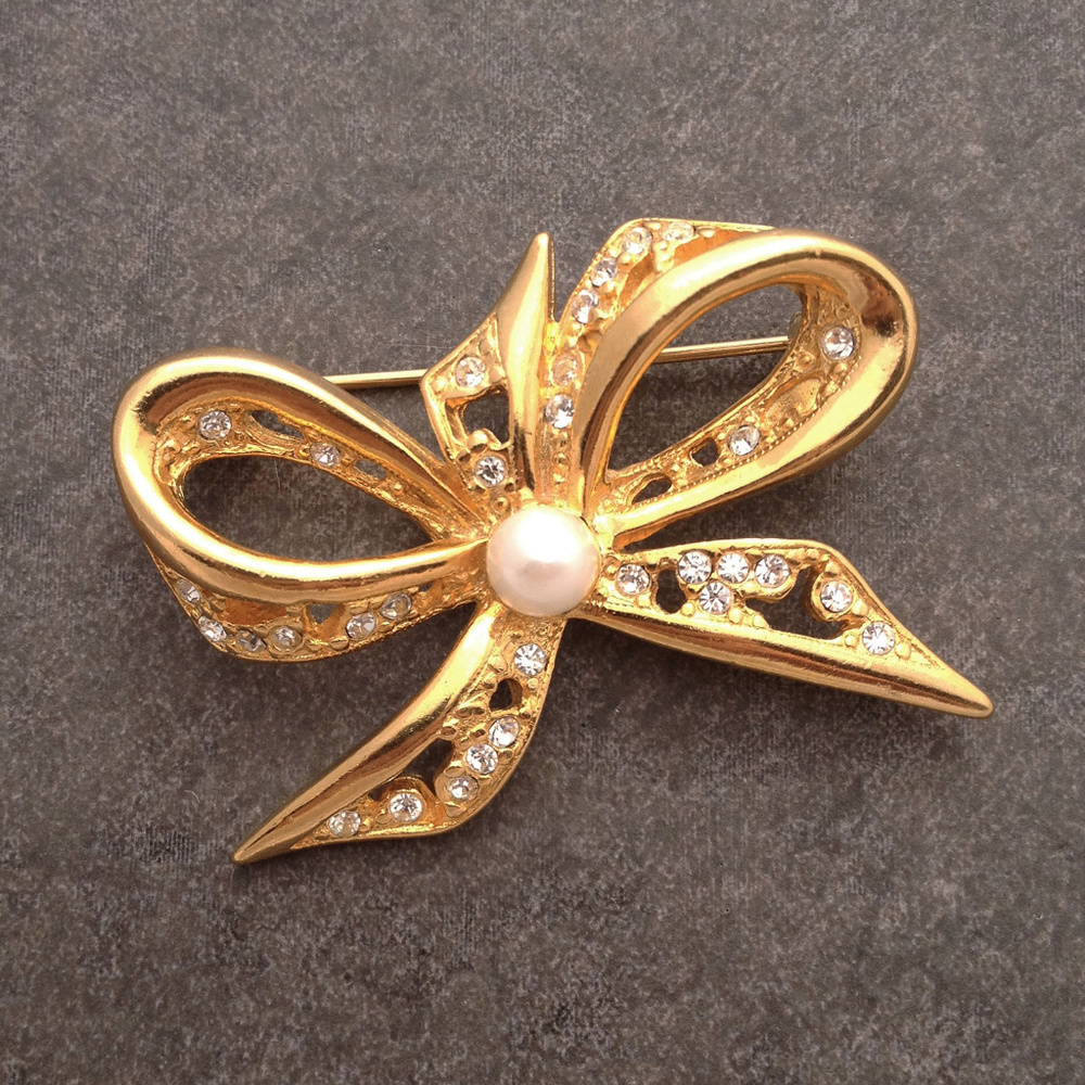 Vintage Fancy Ribbon Brooch by Napier